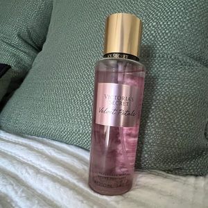 Victoria’s Secret • Velvet Petals Body Spray • never used!